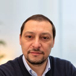 Dr. Raúl Riquelme Peña - Director y Psiquiatra Online en EnMente Chile